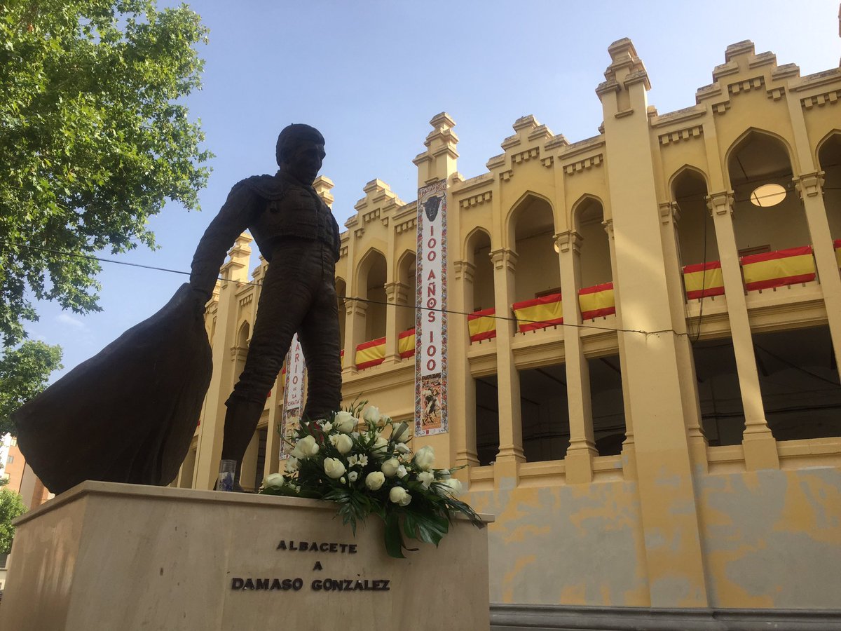 jbocanegrajerez's tweet photo. Albacete y el orgullo de tener a Dámaso. Grande dentro y fuera de las plazas. Honesto, cercano y el rey del temple.Ejemplo para todos. https://t.co/SN9wPRnAdd