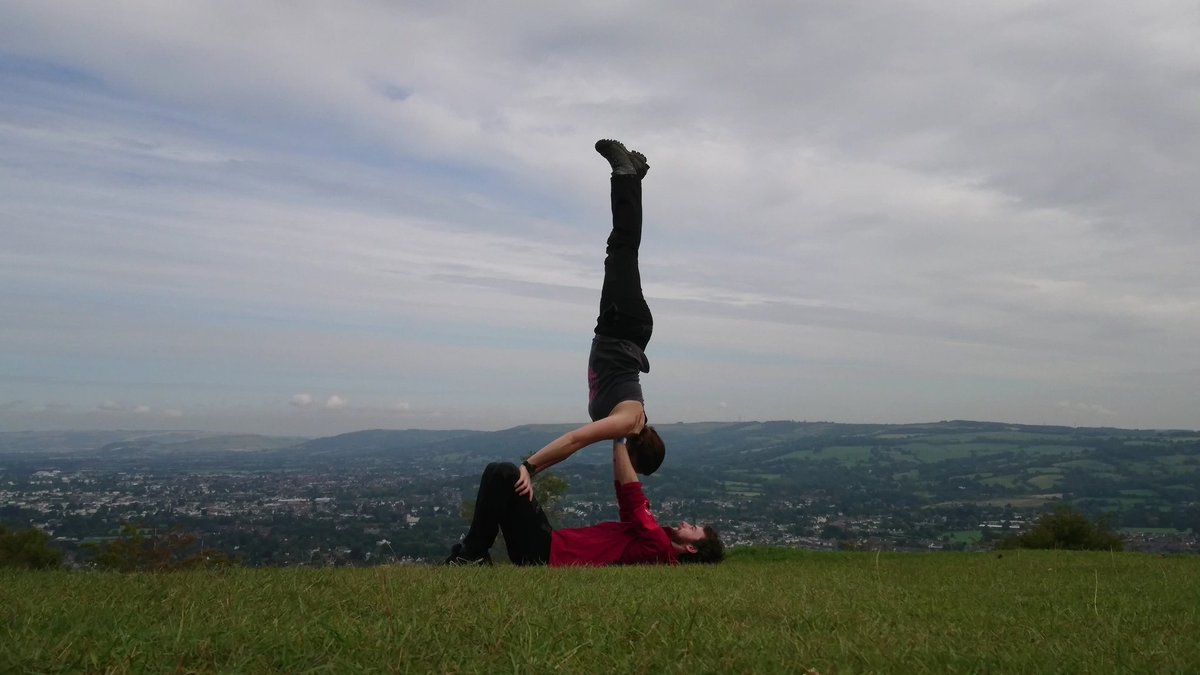 andyd0dd's tweet photo. Fun on the @TheRealBerghaus #trailtakeover #acroyoga #slackline https://t.co/qULxRpL0SL