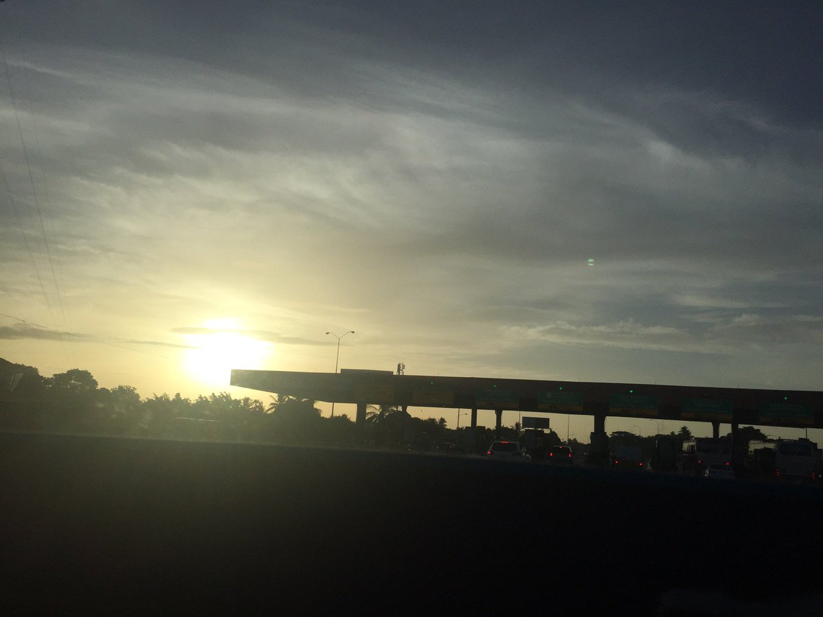 MaxHCV's tweet photo. De frente al sol @Lagentedo #4TaEntrega Rumbo al Este #Macotazo (@ Peaje Las Americas) https://t.co/XbtLkW1tS2 https://t.co/JpHw4xYQH2
