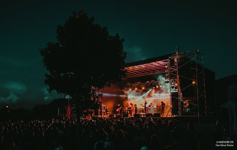 LaHabitacion235's tweet photo. Crónica Sonic Blast Moledo 2017 – “Jornada I”; El cóctel veraniego de la felicidad y el doom
https://t.co/d3MtQHJaZW https://t.co/h9pXWVf1Xf