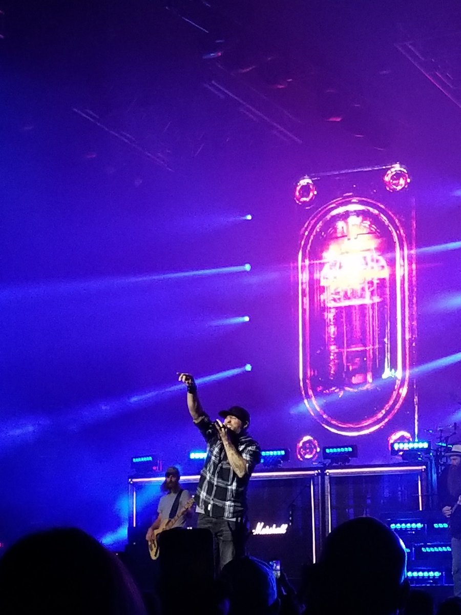 KarmaChemist's tweet photo. Gentlemen from the south truly know how to put on a fantastic show #devildontsleep https://t.co/dv5MaNBqcM
