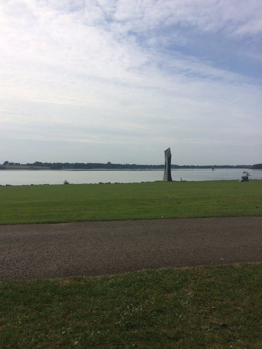 claypigs's tweet photo. Beautiful sunshine @RutlandWaterNR this morning. Time for lunch in #Exton @afoxinexton https://t.co/0ZzkDXME86
