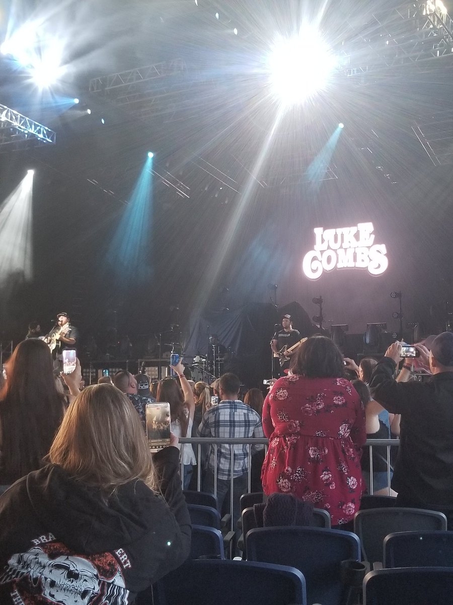 KarmaChemist's tweet photo. Gentlemen from the south truly know how to put on a fantastic show #devildontsleep https://t.co/dv5MaNBqcM