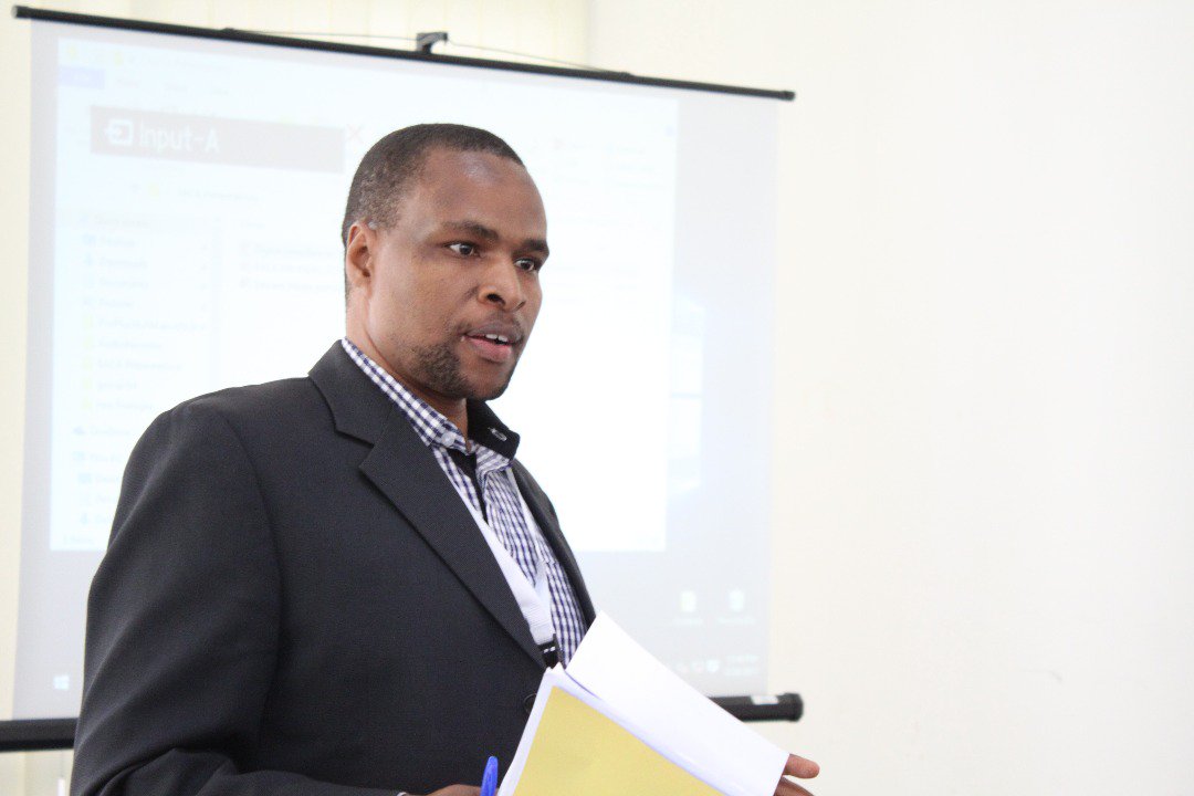 eaca2017's tweet photo. One of our moderators during the parallel sessions Mr. Njuguna.J Dean of school of journalism @Uni_Rwanda #EACA2017 https://t.co/4ynUmYVjMc