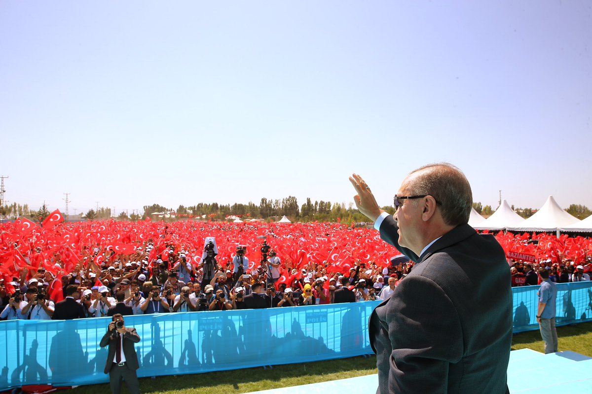 .@RT_Erdogan: "Anadolu’ya Malazgirt’ten girip Avrupa’nın ortalarına kadar şanla, şerefle ve zaferle yürüyen ecdadımızla iftihar ediyoruz.”