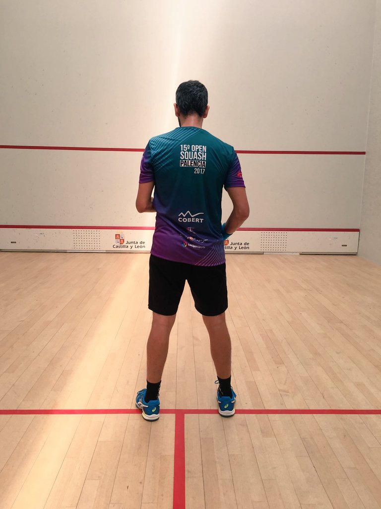 SquashPalencia's tweet photo. Gracias a Marce por el diseño de las camisetas del torneo.
Un placer colaborar con #emwey
📸 @alexgarbi83 https://t.co/NkqdPdjrHE