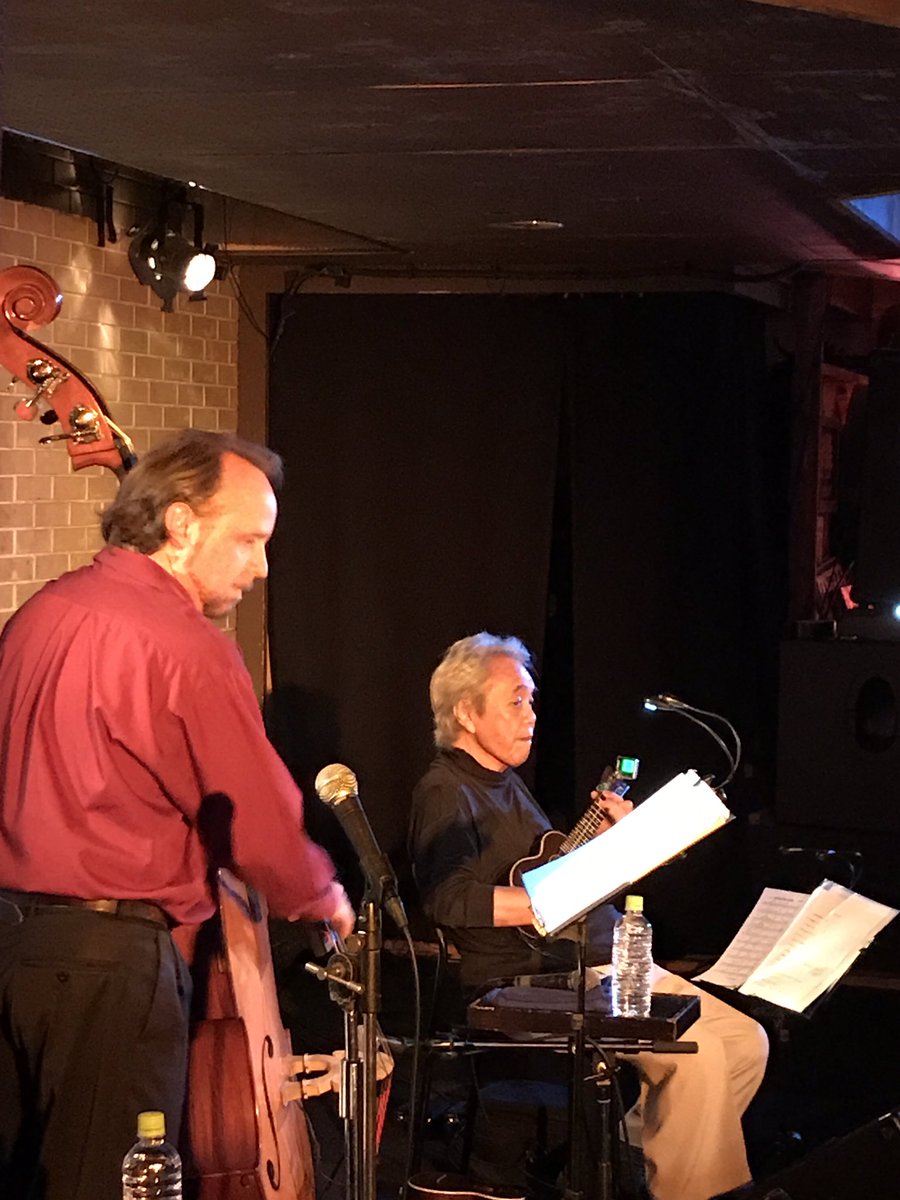 hannnyaane's tweet image. ウクレレ会の重鎮、オータサンのライブから、走って走って、Tomoki Satoさんのインストアライブに滑り込み！  ウクレレに満たされて、幸せな時間を過ごしました。