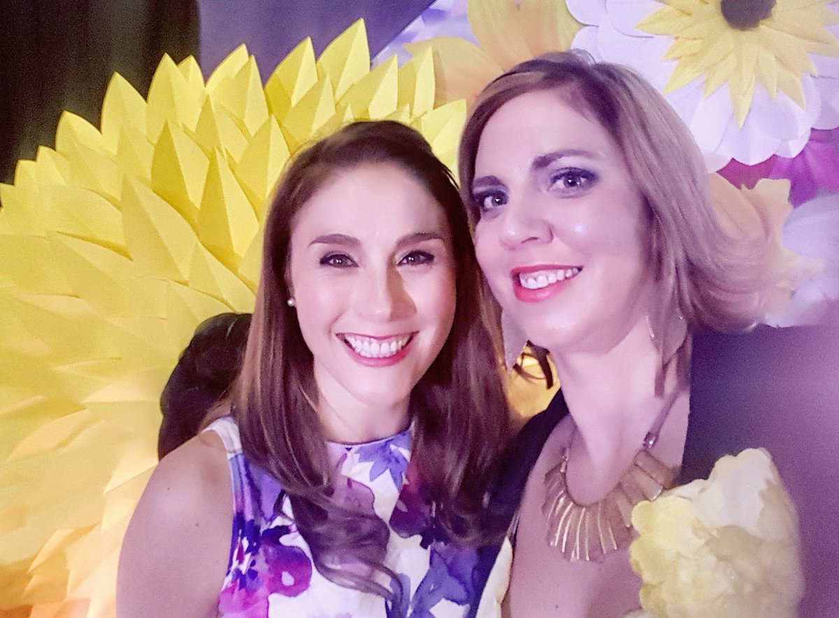 Great catching up with my friend <a href="/CarineRous/">Carine Rous</a> at the <a href="/AnniqueHB/">Annique Rooibos</a> Premiere
#Premiere17