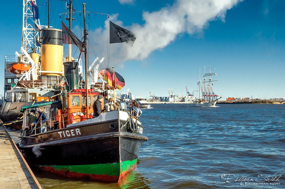 #MaritimeHeritage steamtug Tiger in the museum harbour , of #Oevelgönne ,  #Hamburg     #ShipsInPics
