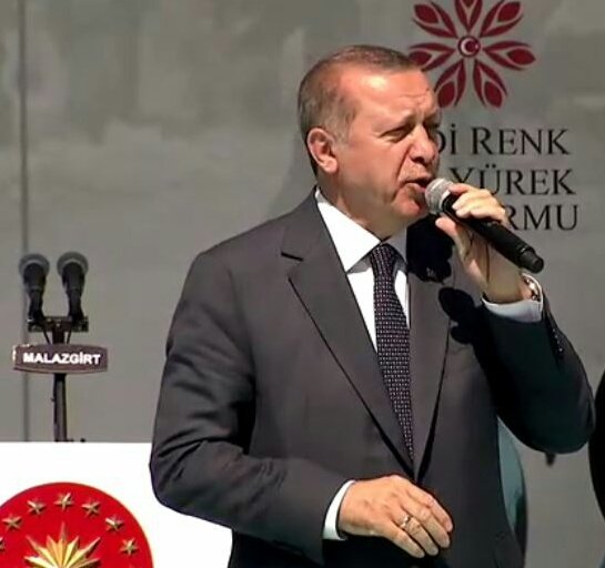 HnmagaMR's tweet photo. #MalazgirtZaferi miz kutlu olsun..
Veee Reis Malazgirtte....yakışır.. https://t.co/aASJxbt4dj