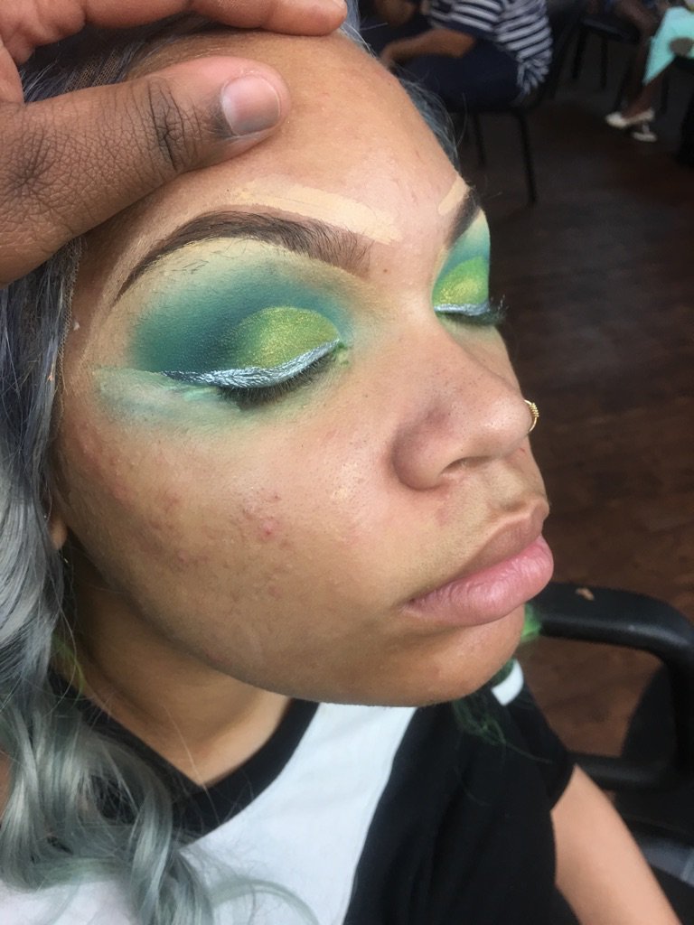 CosmeticJunkie_'s tweet photo. When you a slay hair and makeup π #beatfacetwitter #makeupforwoc https://t.co/6jQKZm8bLa