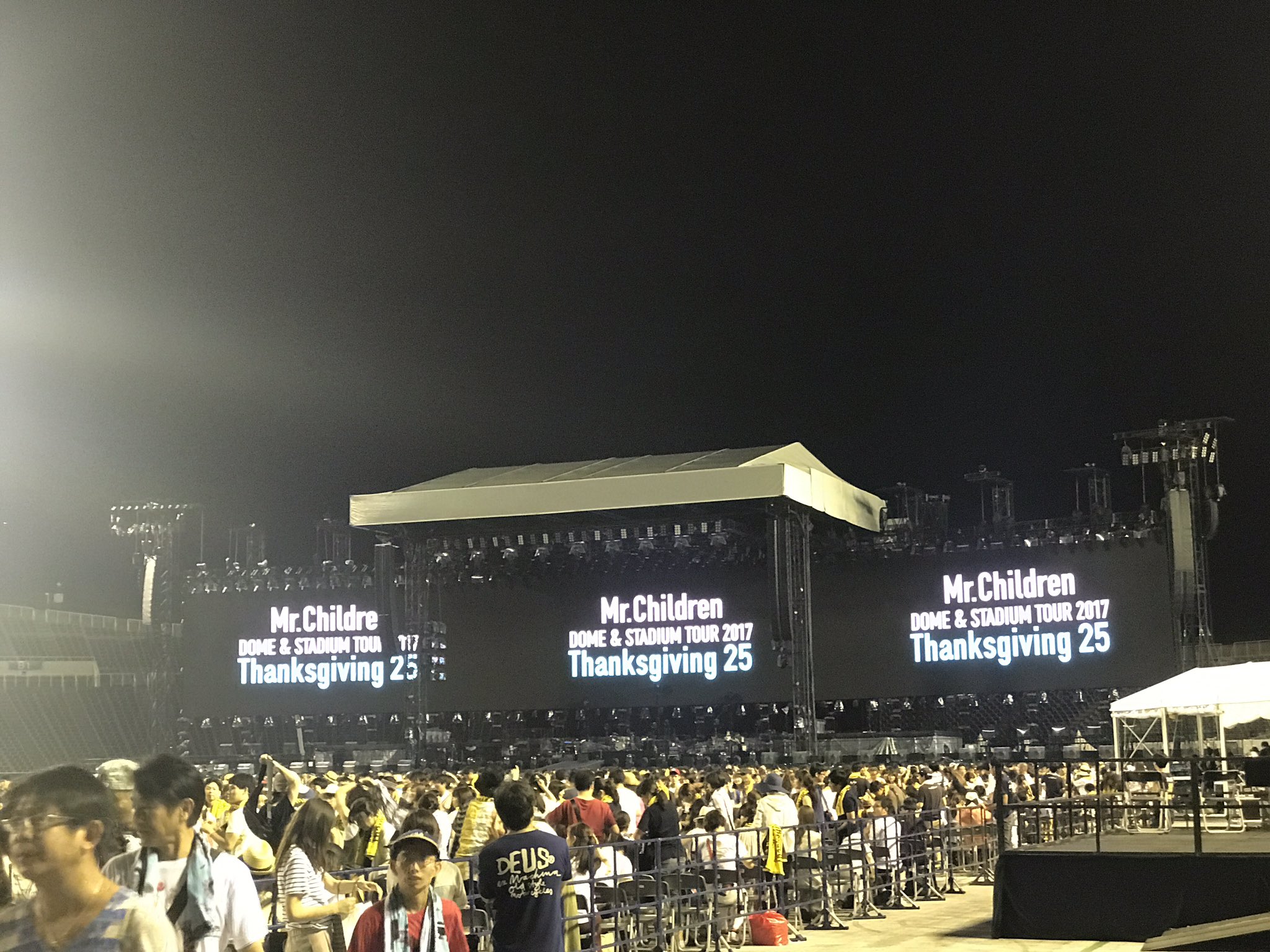 ぷれすと ミスチル エディオンスタジアム広島 終演 8月最終週のライブも最高すぎました 2週間ぶりの桜井さん絶好調 12 14曲目の夕焼け茜色に移る空が綺麗すぎてミスチル25周年 ナカケーお誕生日をお祝いしてるような光景でした ナカケーの