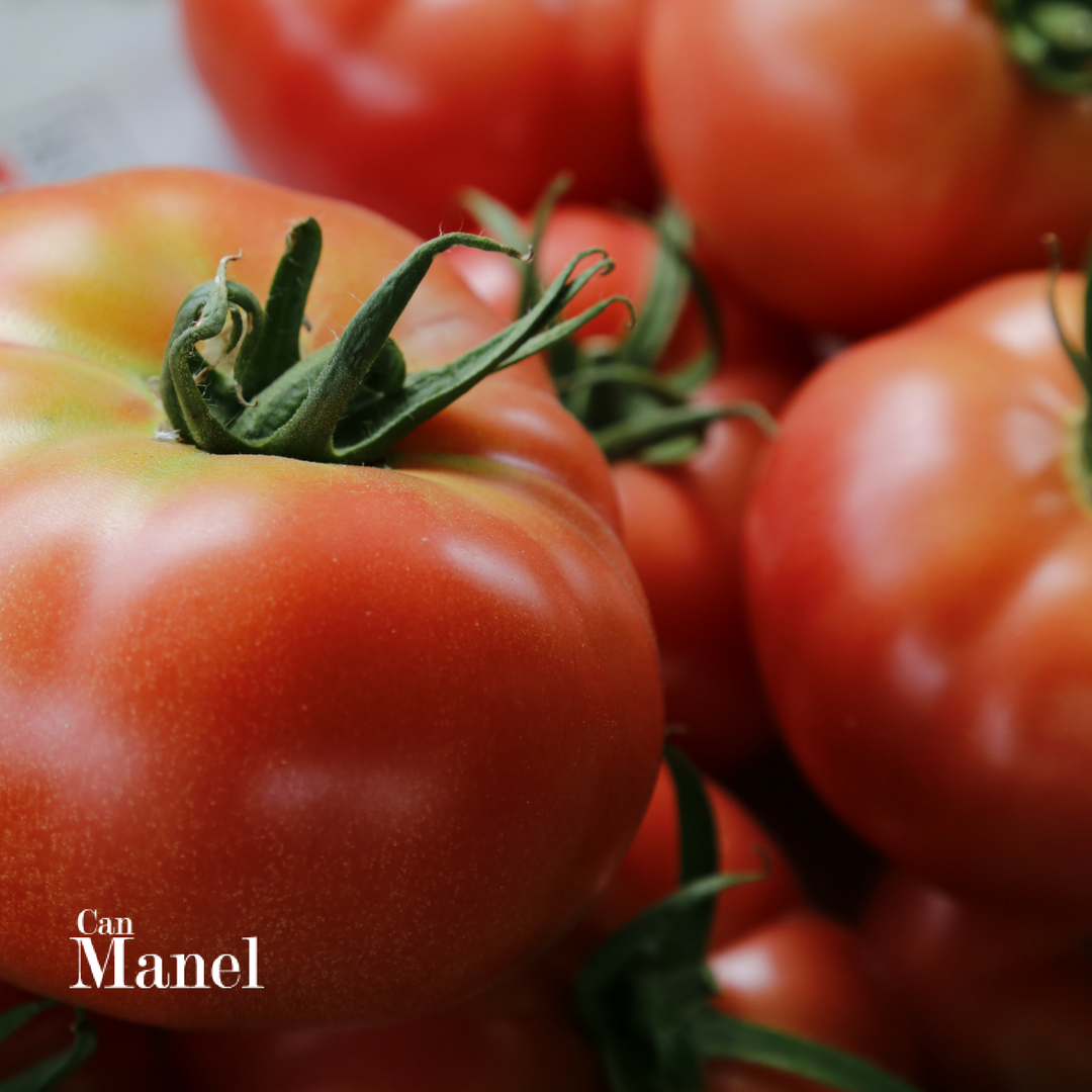 Canmanel1909's tweet photo. No oblidis d'afegir tomàquets als teus plats! El tomàquet aporta fibra, vitamines i també minerals.
#canmanel #vilassardemar #tomaquets https://t.co/5K3SfBvBdR