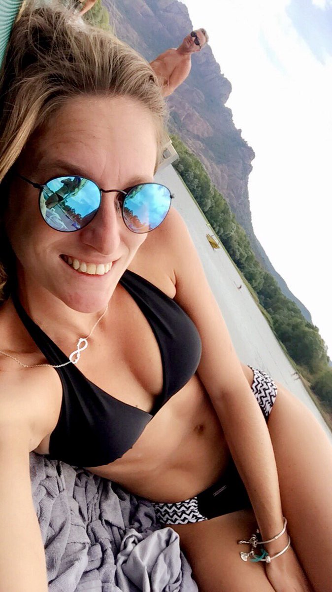 fournierjohnana's tweet photo. Ma semaine de vacances commence bien. #friends #lake #blobjump #relax #sun https://t.co/9PlNse7BXR