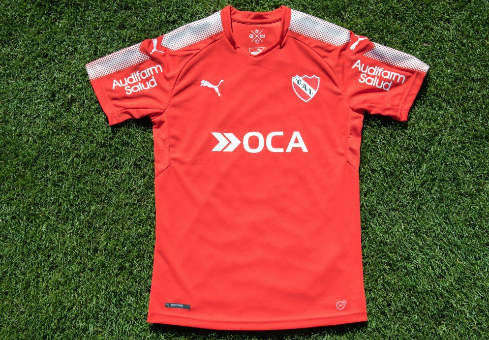 SC_ESPN's tweet photo. Independiente estrenará hoy su nueva camiseta roja contra Huracán. Será acompañado de pantalones y medias azules. https://t.co/LD5mETMkCM