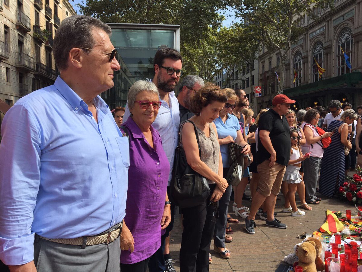MESperMallorca's tweet photo. Amb emoció i convicció ens sumam a les mostres de solidaritat dels nostres representants amb el poble català #somMÉS https://t.co/Ct2rk33zdJ