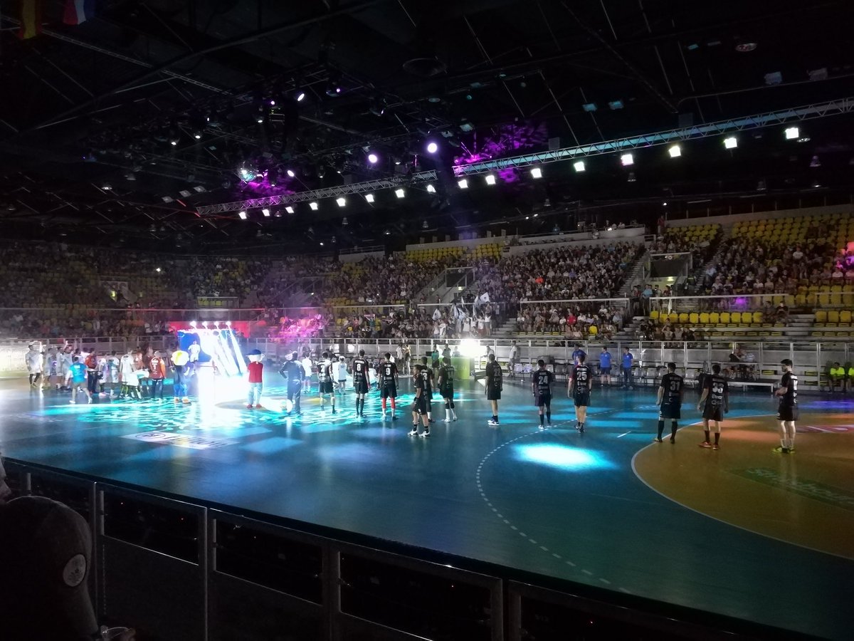 FGlesner's tweet photo. Ce soir c'est @mhbofficiel vs #LaRioja avec les @HCViseBM 
Belle soirée en perspective https://t.co/SPgtYptMRL