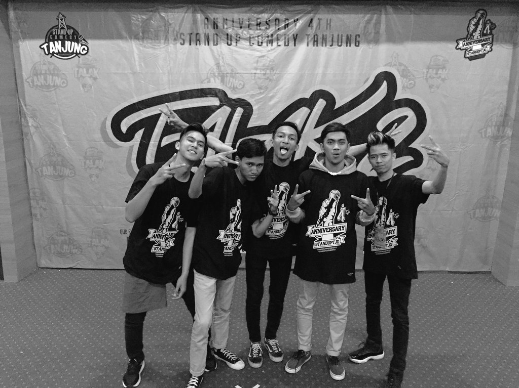 StandUpTJG's tweet photo. Terimakasih para komik yang luar biasa untuk malam ini, petcahhhh 🎉 https://t.co/u5DX4ijqSS