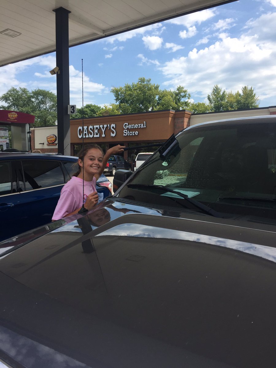 juniorclass2019's tweet photo. Come support the junior class after prom! We will pump your gas and wash windows! AND get a caseys pizza card!! https://t.co/v3fmH0HRi5