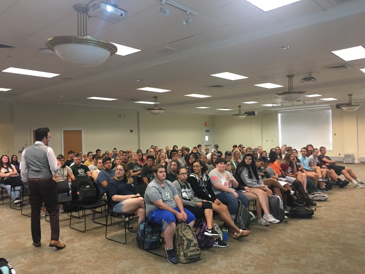 NW_UPD's tweet photo. Helping Bearcats Succeed. Great group of students! https://t.co/n1nifBaAEG