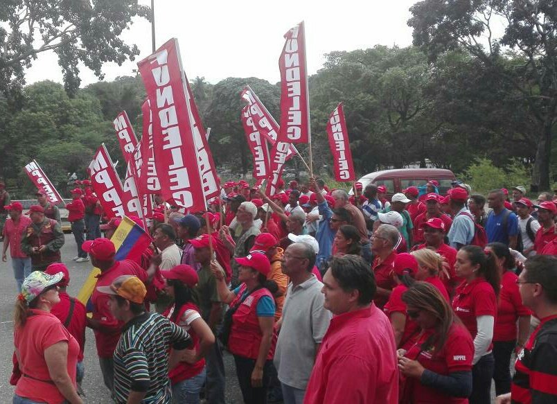 Stephanisartory's tweet photo. No nos arrodillaremos ante nadie, hoy y siempre defenderemos nuestra patria. #EsHoraDeDefenderLaPatria @LMOTTAD https://t.co/fv80PnA80h
