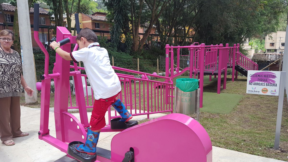 AlcSabaneta's tweet photo. Todo listo para dar inicio a la inauguración del Parque de Color Fucsia Encuéntrate en el barrio La Florida. #SabanetaDeTodos https://t.co/4b6ujDJ2Rb