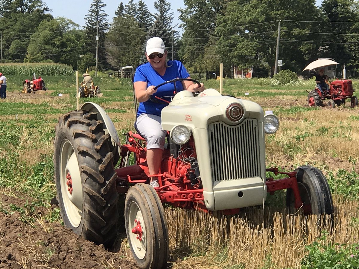 patzi_v's tweet photo. Wentworth North Plowing Match #Waterdown #BMO #sofun #community https://t.co/7H1Qd6CWMf