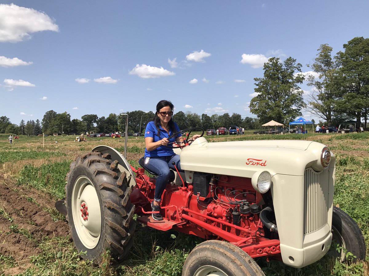 patzi_v's tweet photo. Wentworth North Plowing Match #Waterdown #BMO #sofun #community https://t.co/7H1Qd6CWMf
