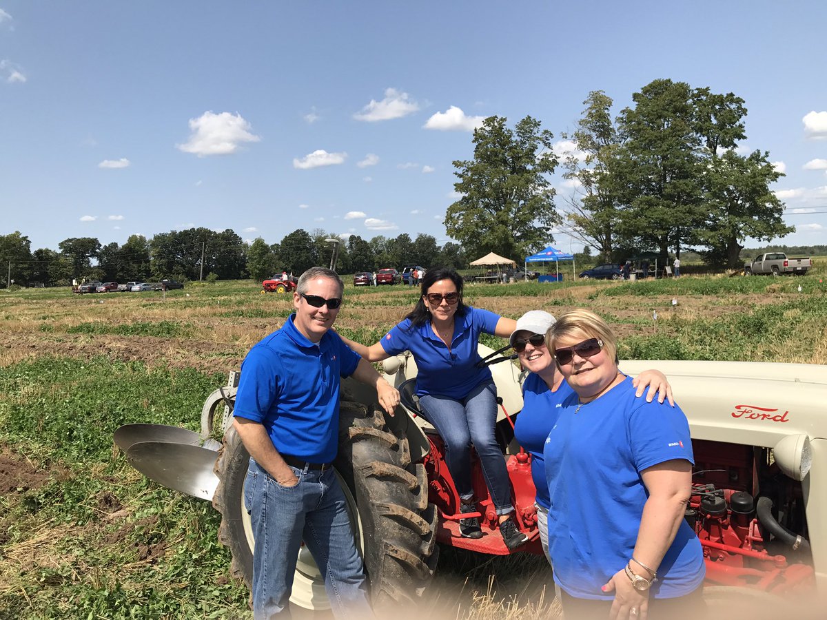 patzi_v's tweet photo. Wentworth North Plowing Match #Waterdown #BMO #sofun #community https://t.co/7H1Qd6CWMf