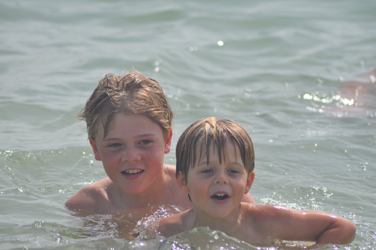 KnightCE's tweet photo. @Kimpton_Primary lots of swimming in the sea, thankfully warm and no sharks! #50thingstodosummer2017 https://t.co/96xcX27vdt