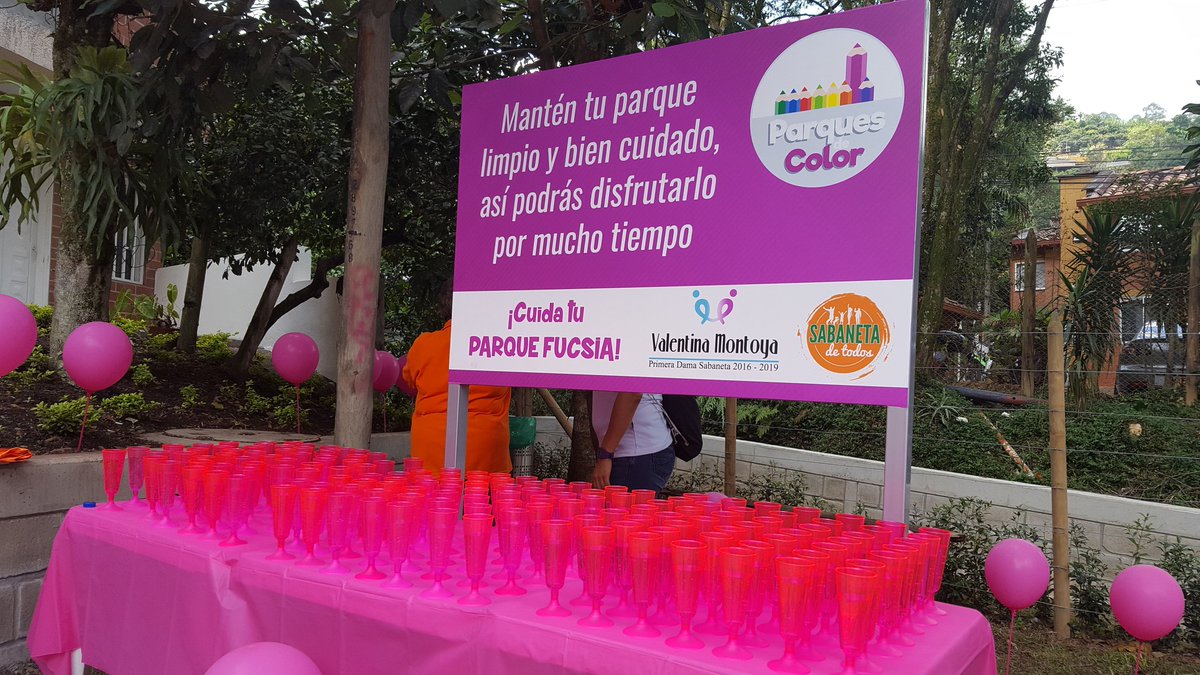 AlcSabaneta's tweet photo. Todo listo para dar inicio a la inauguración del Parque de Color Fucsia Encuéntrate en el barrio La Florida. #SabanetaDeTodos https://t.co/4b6ujDJ2Rb