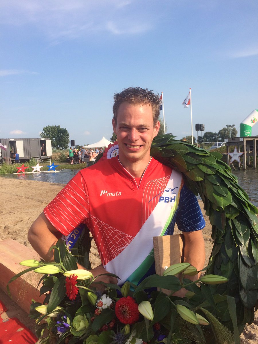 patrickpoelmann's tweet photo. Jaco de Groot @jaco_boerbert met overmacht winnaar van NK polsstokspringen in Jaarsveld. Trotse ouders ook! https://t.co/KliFfRwKMf