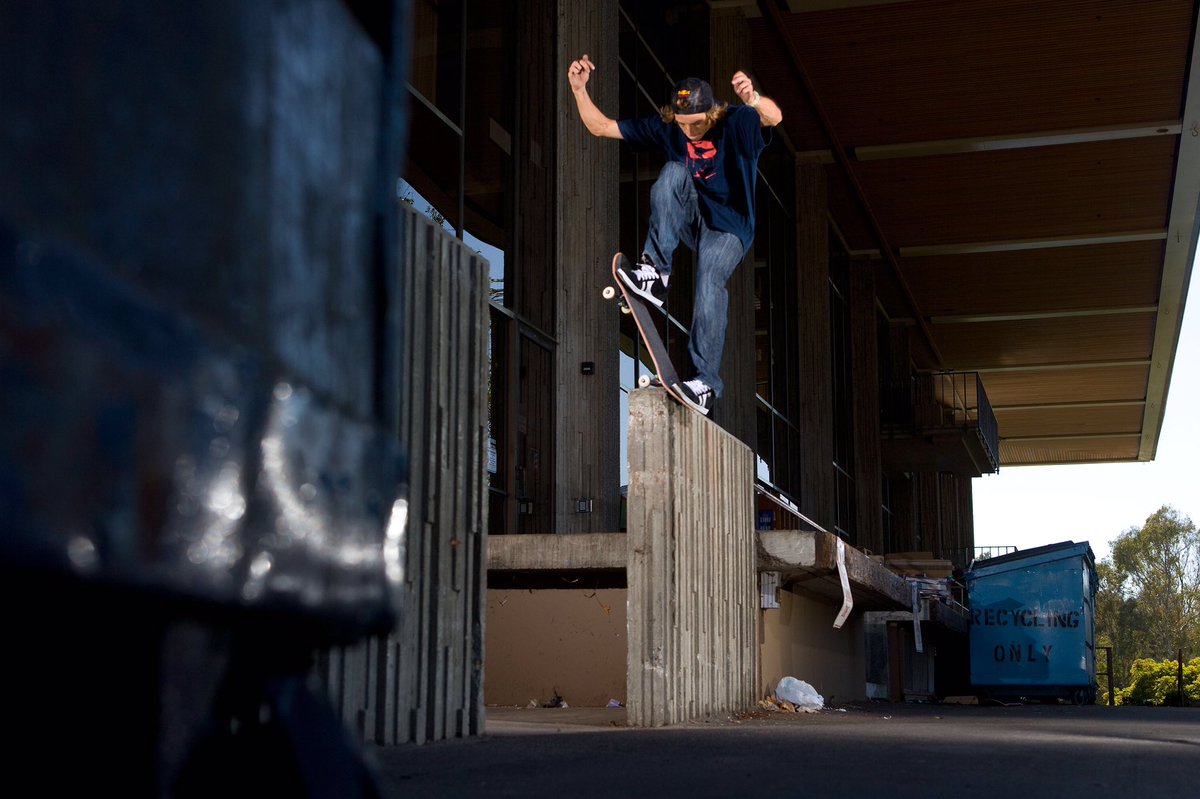 Time fly's 🦅 2009 Huntington Beach California 📷 @joekrolick #noseblunt 

<a href="/globebrand/">GLOBE</a> <a href="/redbull/">Red Bull</a> @thereddragons <a href="/darkstarskate/">DARKSTAR SKATEBOARDS</a> @boneswheels