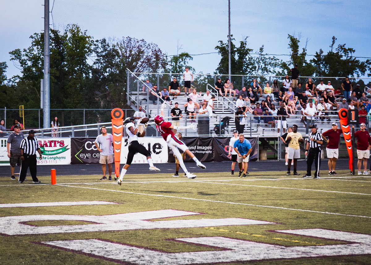 MVHS12thMan's tweet photo. @Matt_Edwards007 putting it where only @tommy_boy106 could catch it! This team is hungry and they do nothing but eat! #HWPO #BEA12 #BearGang https://t.co/RGeAj7toeP