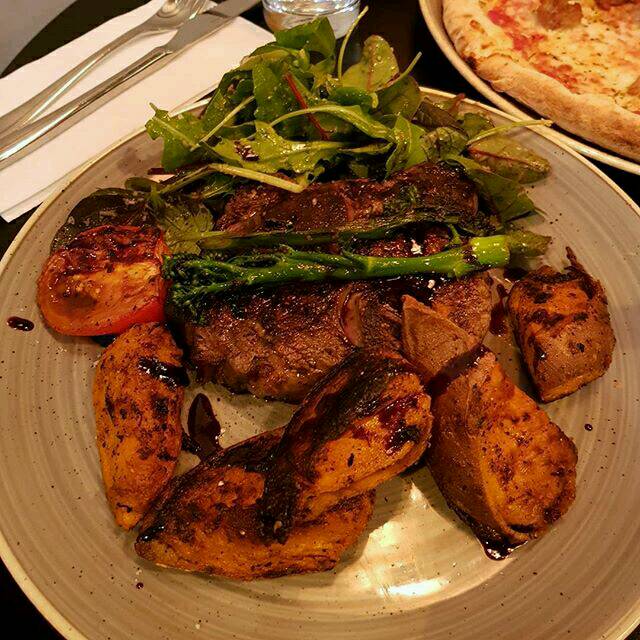 BagotsHutton's tweet photo. My new no.1 steak - 10 oz rib eye with sweet potatoes and veg π #dublin #bagotshutton #steak π·: @steveka90 https://t.co/jrhnM9Ravd