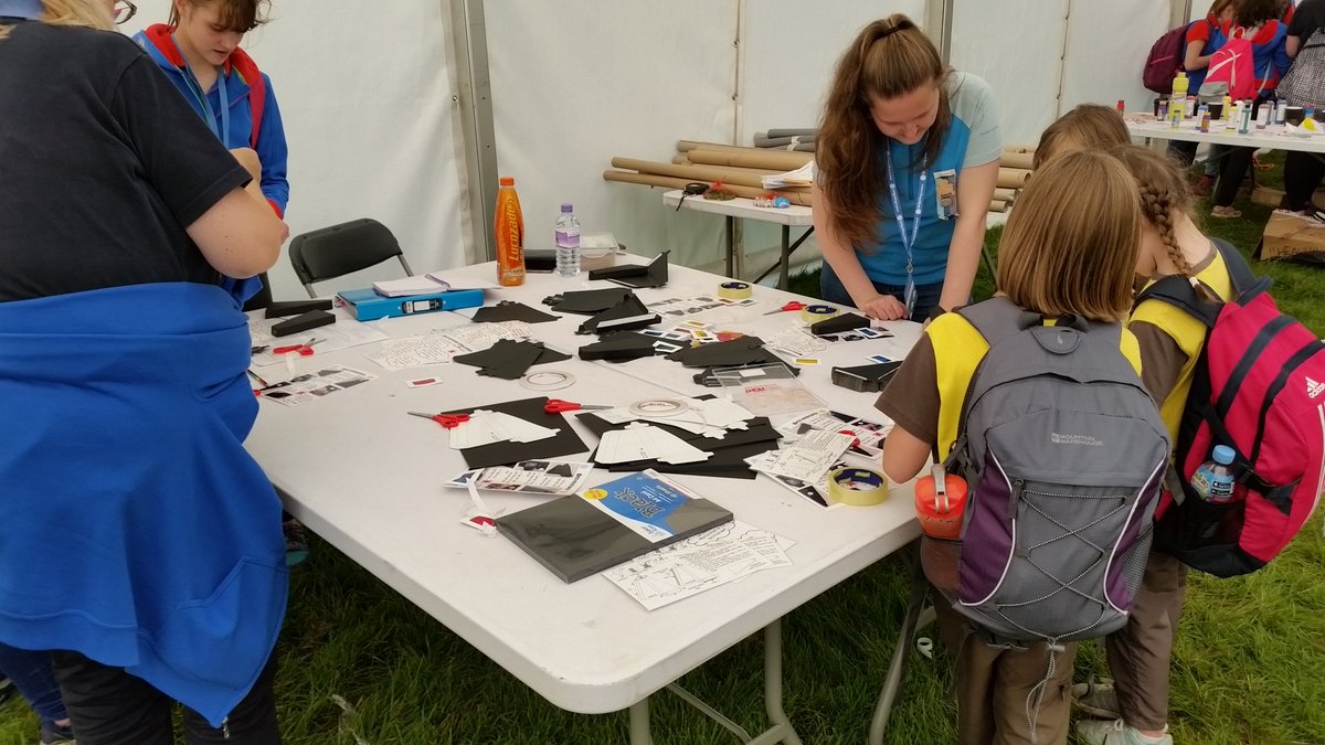 VickiAHend's tweet photo. @PhysicsStrath making spectroscopes with @GirlguidingScot at #RTTC2017 @GlamisCastle https://t.co/z5sTki4kwu