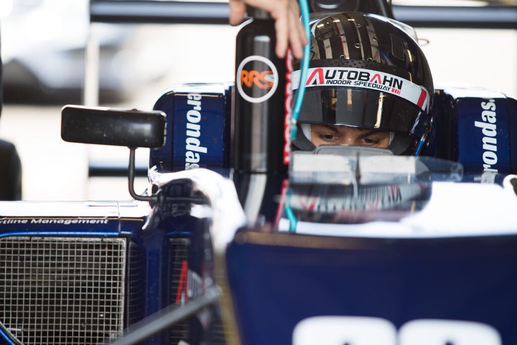 RRaceSupport's tweet photo. Nearly time for Race 1 here @SnettertonMSV @CameronDas in @BRDCBritishF3 https://t.co/zU65LxlToB