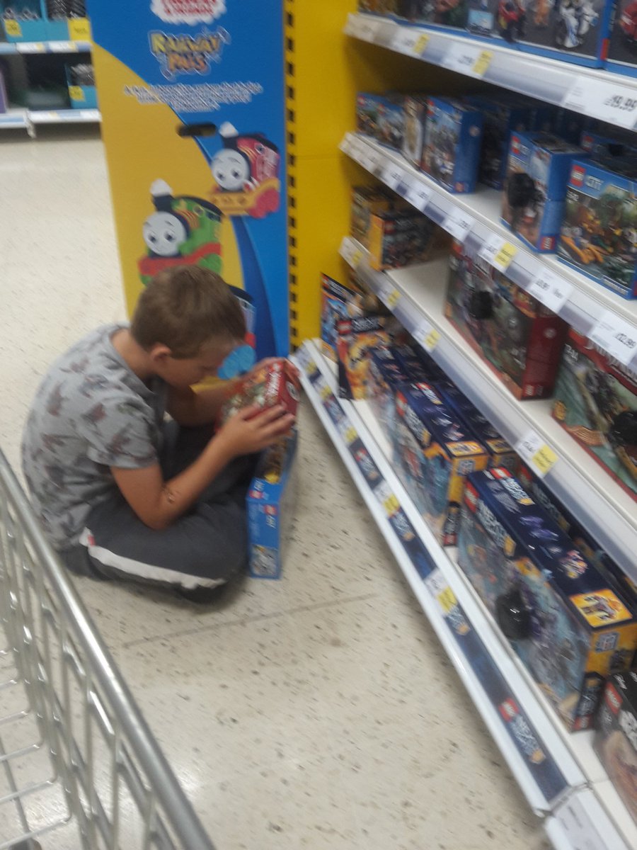 lynxdob's tweet photo. Out with wee boy #spending his #birthdaymoney #choicestomake #LEGO #gonabehourshere 😂😂 #family #shopping https://t.co/TOOHMOlE8X