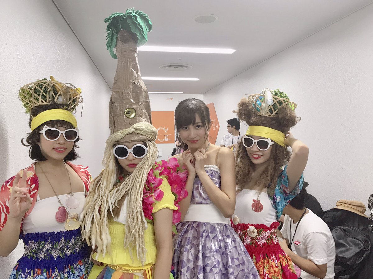 Yuuki_kanazawa_'s tweet photo. なんと、ガイナーさん達にも会えたの♡ずっと動画の中の人達だったから本当に感動した😭😭😭💗

ガイナーさん達が歩く道にいたアイドルさん達は、すっごい驚いた表情でお三方を見てました！笑笑

元気もらったー！
写真撮れた私は、最強だ！！！

#アットジャム https://t.co/5JBRUqqA6p