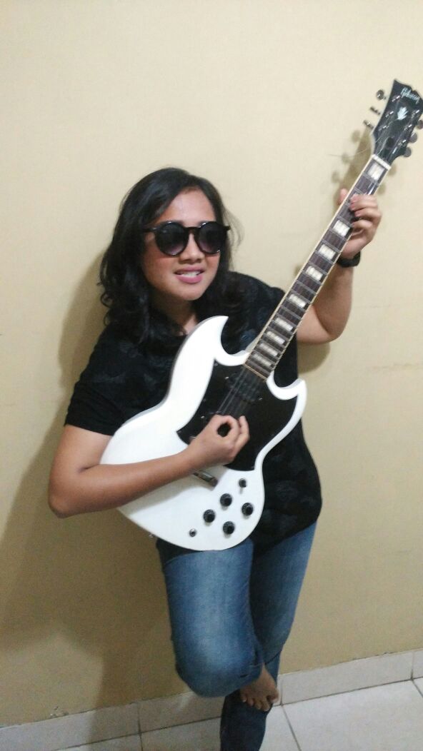 ainatitta's tweet photo. Goooo Indonesia... 🎸Teeeet 😝😀 https://t.co/STiaYFajnl