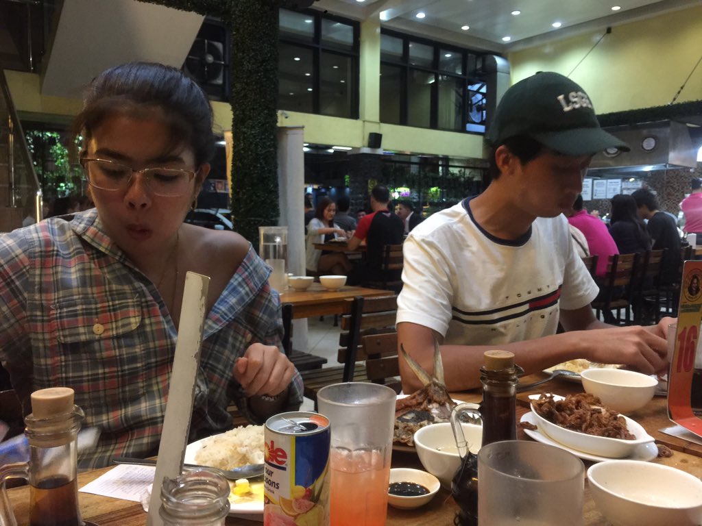catherinewhang's tweet photo. @moniiiquev @_mariaandreaa @bryantisonn @imaDemeegod yieeee date #issuetissue https://t.co/JGaQZwvZ7W