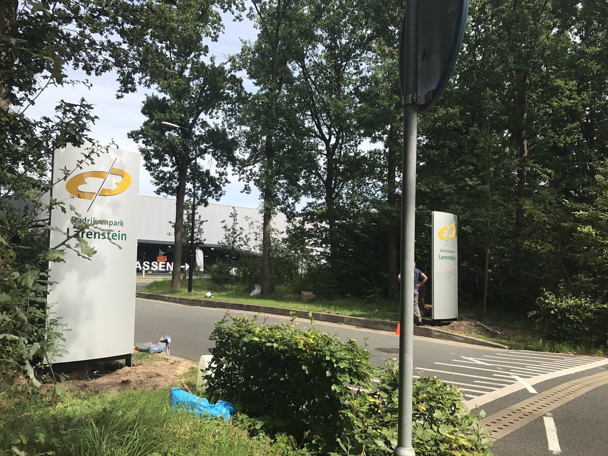 dapsigns's tweet image. Entree-zuilen Bilthoven geplaatst!
#larenstein #signs