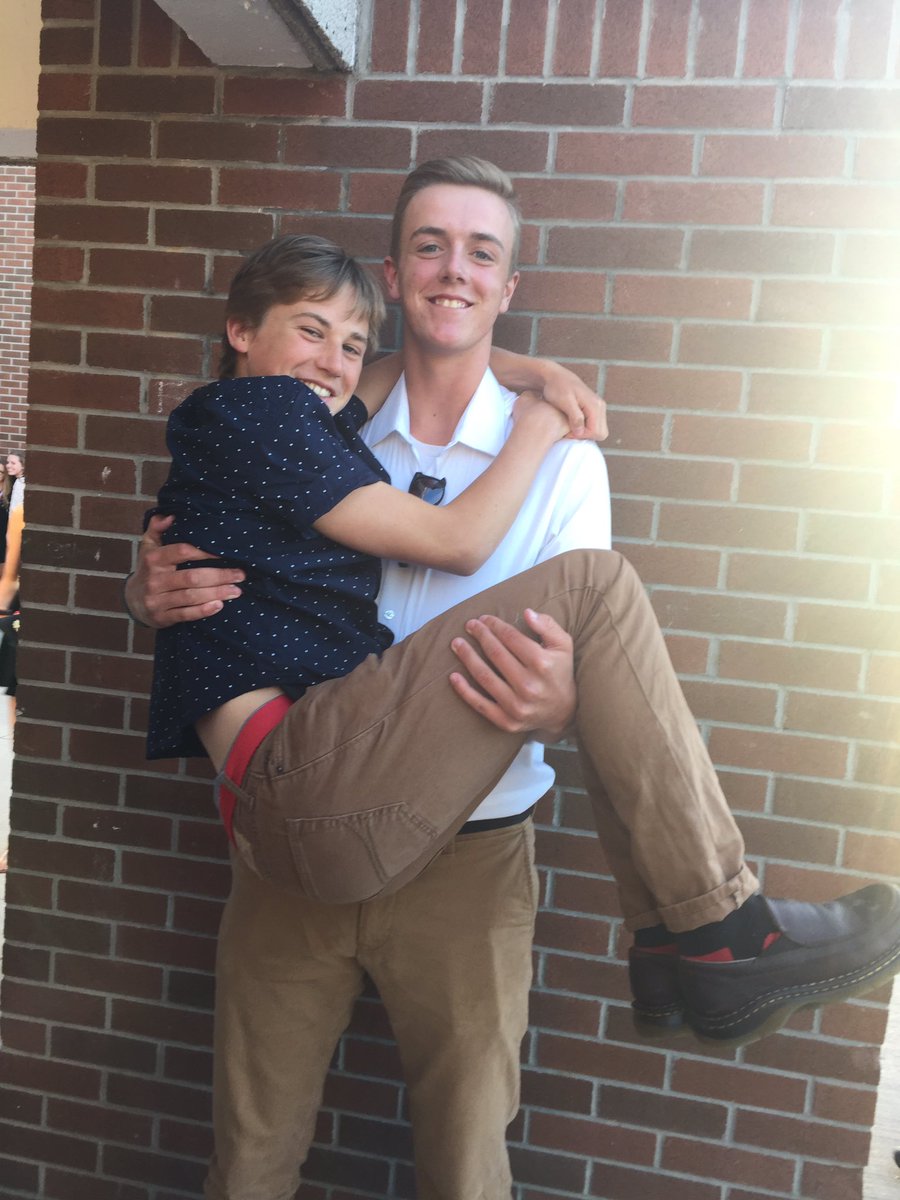 jakelalonde02's tweet photo. Happy birthday you wild child😈@ethanlouckss hope you have a dope day g🚬 https://t.co/Bn5wBrG2ZJ