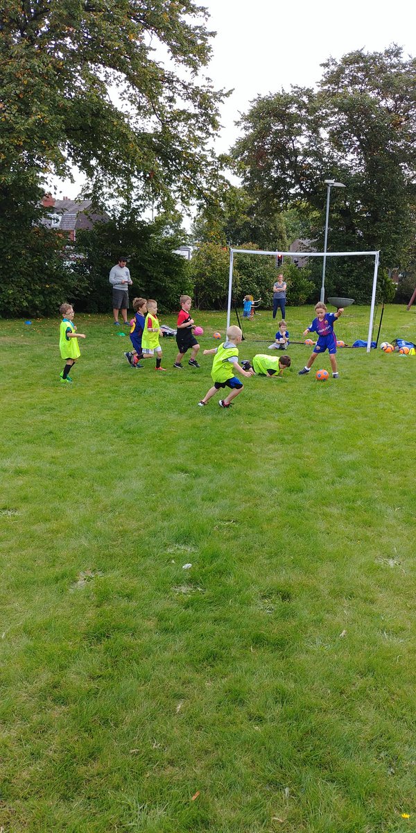 StHelensFutsal's tweet photo. Fab Little Dribblers sessions this morning, excellent footy on display.  Well done to our Captains of the Week - Luke, Reggie, Max and Sam. https://t.co/64oFZYJqS4