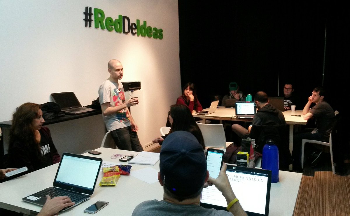 HacksHackersROS's tweet photo. Todo listo para empezar (incluido el mate!) Segunda jornada/taller de #hhros sobre seguridad y privacidad en internet, hoy en @RedDeIdeasOK https://t.co/DcGoXYLL5R