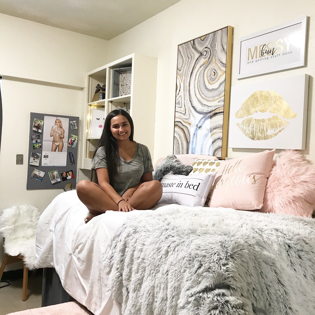 MelTitsworth's tweet photo. And her dorm is complete! #sfa21 #hall14 #axeemjacks @ashleighlam_ https://t.co/XHpWxgbrsF