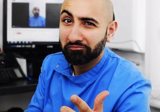 32Whites's tweet photo. The singing dentist shares everyones excuses for not flossing (and tells us why you should) https://t.co/nodpJI7BG9 https://t.co/qgkpQJnpuA