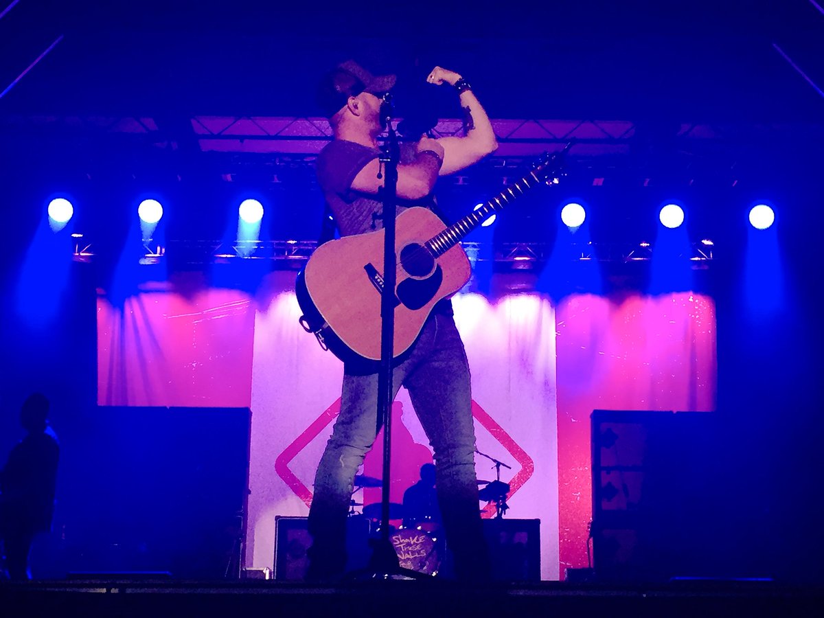 PureCountry93's tweet photo. What a way to spend a Friday night. π€ @timhicksmusic completely ROCKED @LucknowsMITF!!!! #ForeverRebels #MITF #ThrowDownInLucknow https://t.co/DfzZyZgP3N