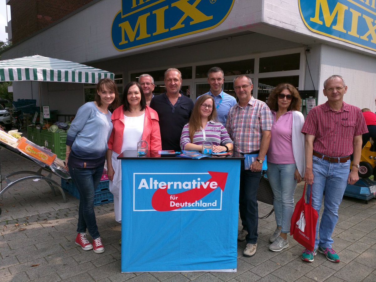 #AfD-#Wahlkampf in #Düsseldorf-Garath mit den Direktkandidaten @jessica_malisch & @GuidoDietel und Listenkandidat Eugen Schmidt von @AfDrus.