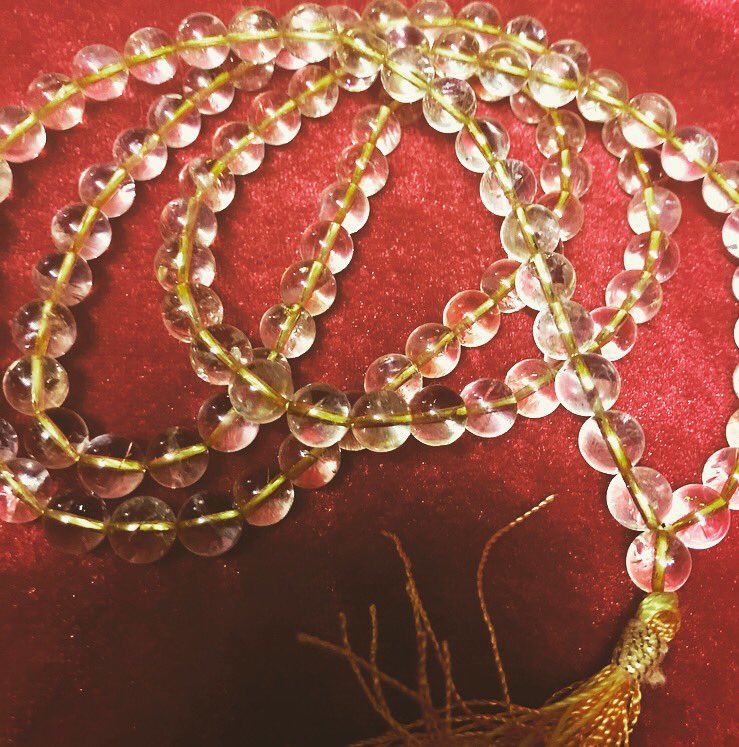 DeepiekaKapoor's tweet photo. Yellow crystal Citrin attracts health,wealth,prosperity and success✨✨✨ https://t.co/KCjC9Qi61q